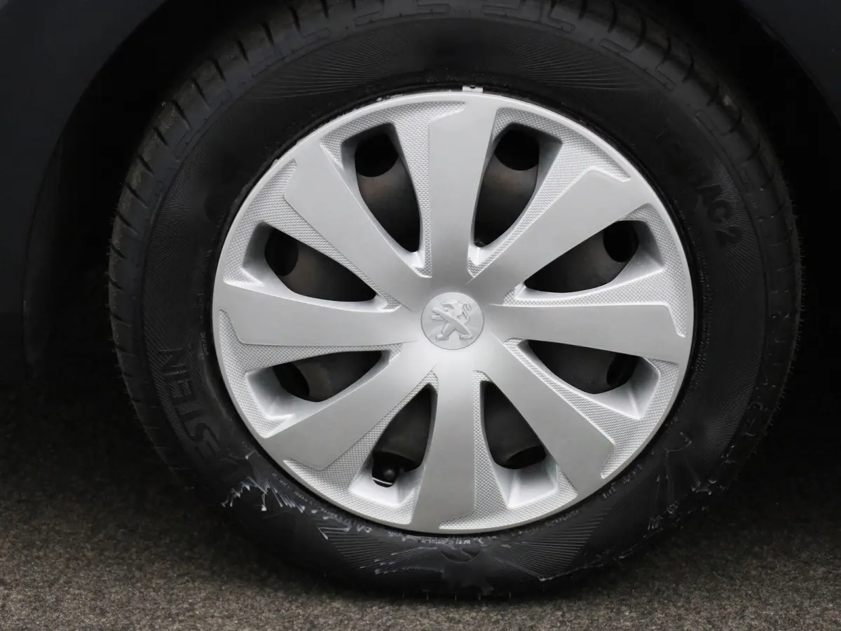 1.0 12V E-VTI 68PK 5DR | Airconditioning | Bluetooth |