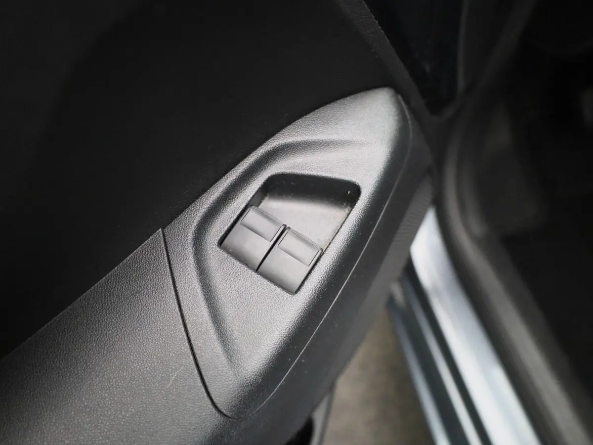 1.0 12V E-VTI 68PK 5DR | Airconditioning | Bluetooth |