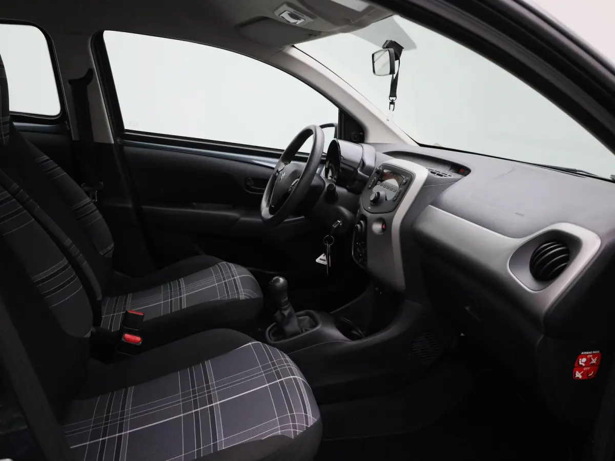 1.0 12V E-VTI 68PK 5DR | Airconditioning | Bluetooth |