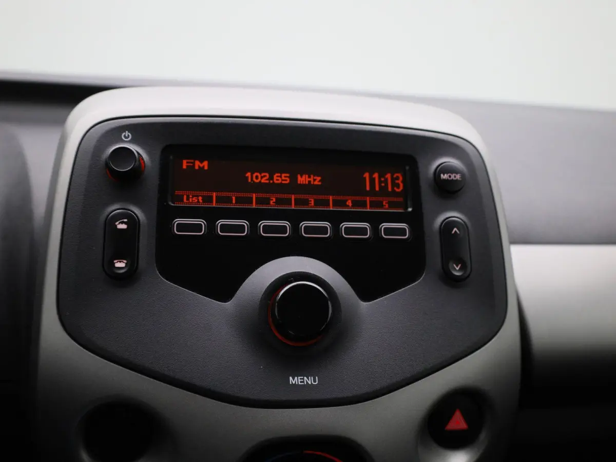 1.0 12V E-VTI 68PK 5DR | Airconditioning | Bluetooth |