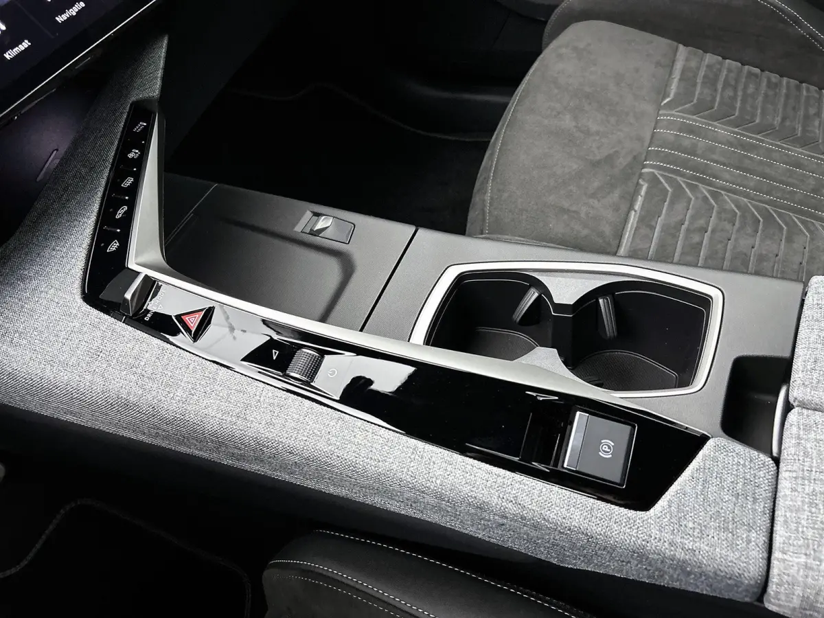GT Avantage 73 kWh 210pk Automaat | 8 JAAR GARANTIE | Trekhaak | 360 Camera | Elektrische Achterklep | Alcantara Bekleding | Navigatie | Climate Control | Adaptieve Cruise Control | Full-LED