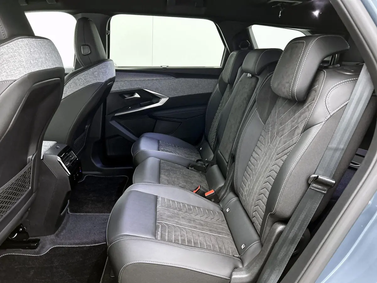 GT Avantage 73 kWh 210pk Automaat | 8 JAAR GARANTIE | Trekhaak | 360 Camera | Elektrische Achterklep | Alcantara Bekleding | Navigatie | Climate Control | Adaptieve Cruise Control | Full-LED