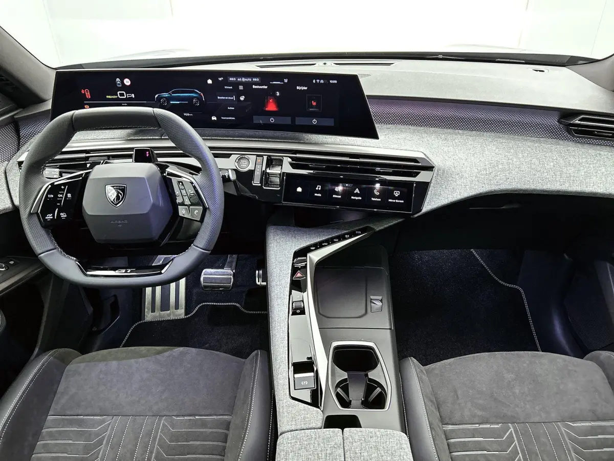 GT Avantage 73 kWh 210pk Automaat | 8 JAAR GARANTIE | Trekhaak | 360 Camera | Elektrische Achterklep | Alcantara Bekleding | Navigatie | Climate Control | Adaptieve Cruise Control | Full-LED