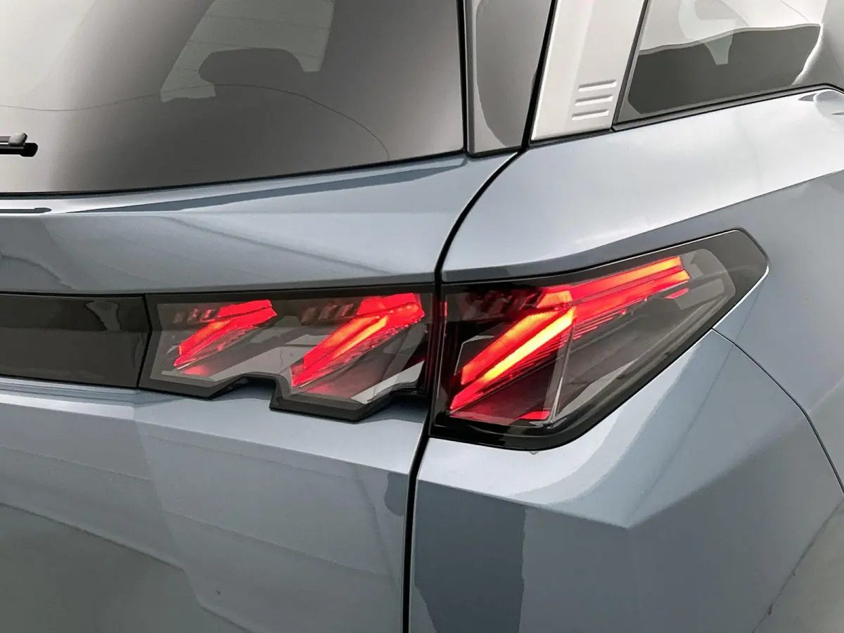 GT Avantage 73 kWh 210pk Automaat | 8 JAAR GARANTIE | Trekhaak | 360 Camera | Elektrische Achterklep | Alcantara Bekleding | Navigatie | Climate Control | Adaptieve Cruise Control | Full-LED