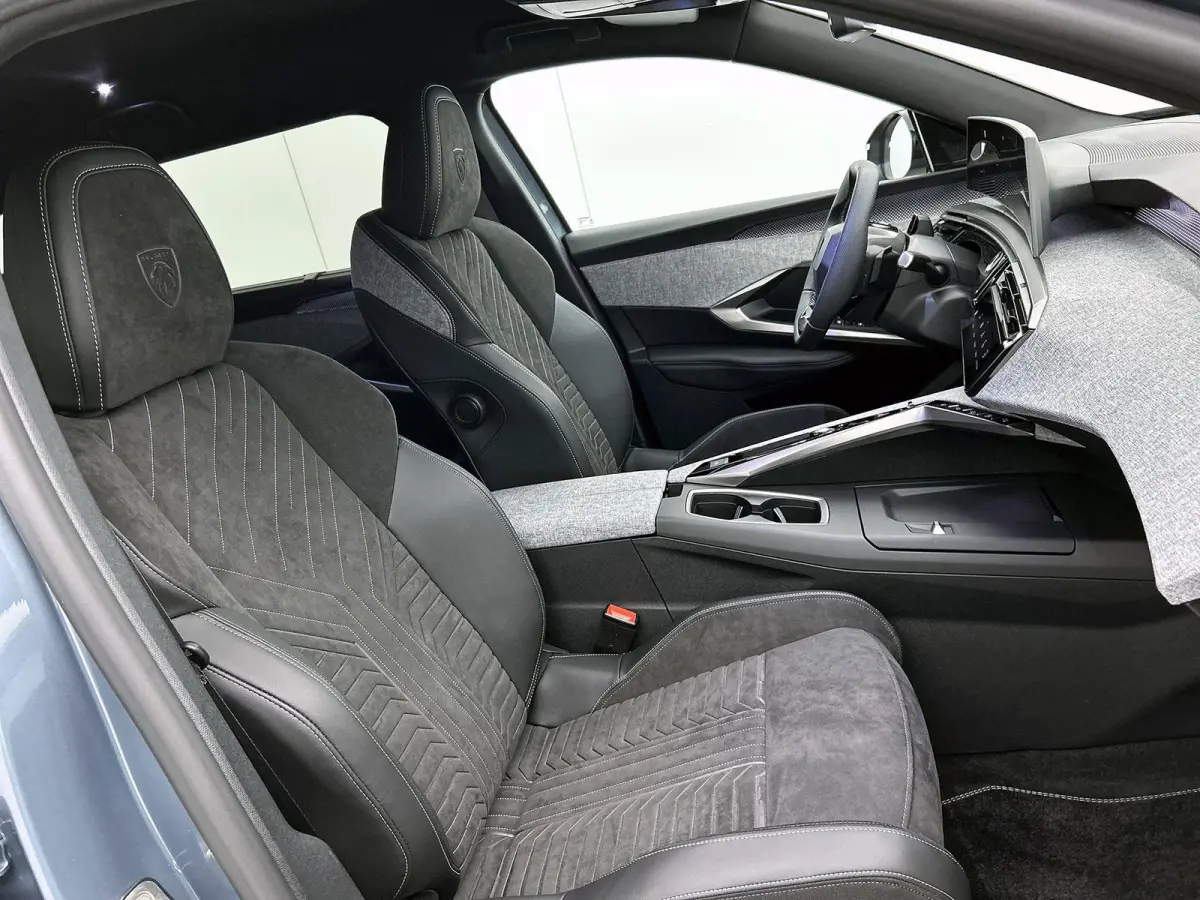 GT Avantage 73 kWh 210pk Automaat | 8 JAAR GARANTIE | Trekhaak | 360 Camera | Elektrische Achterklep | Alcantara Bekleding | Navigatie | Climate Control | Adaptieve Cruise Control | Full-LED