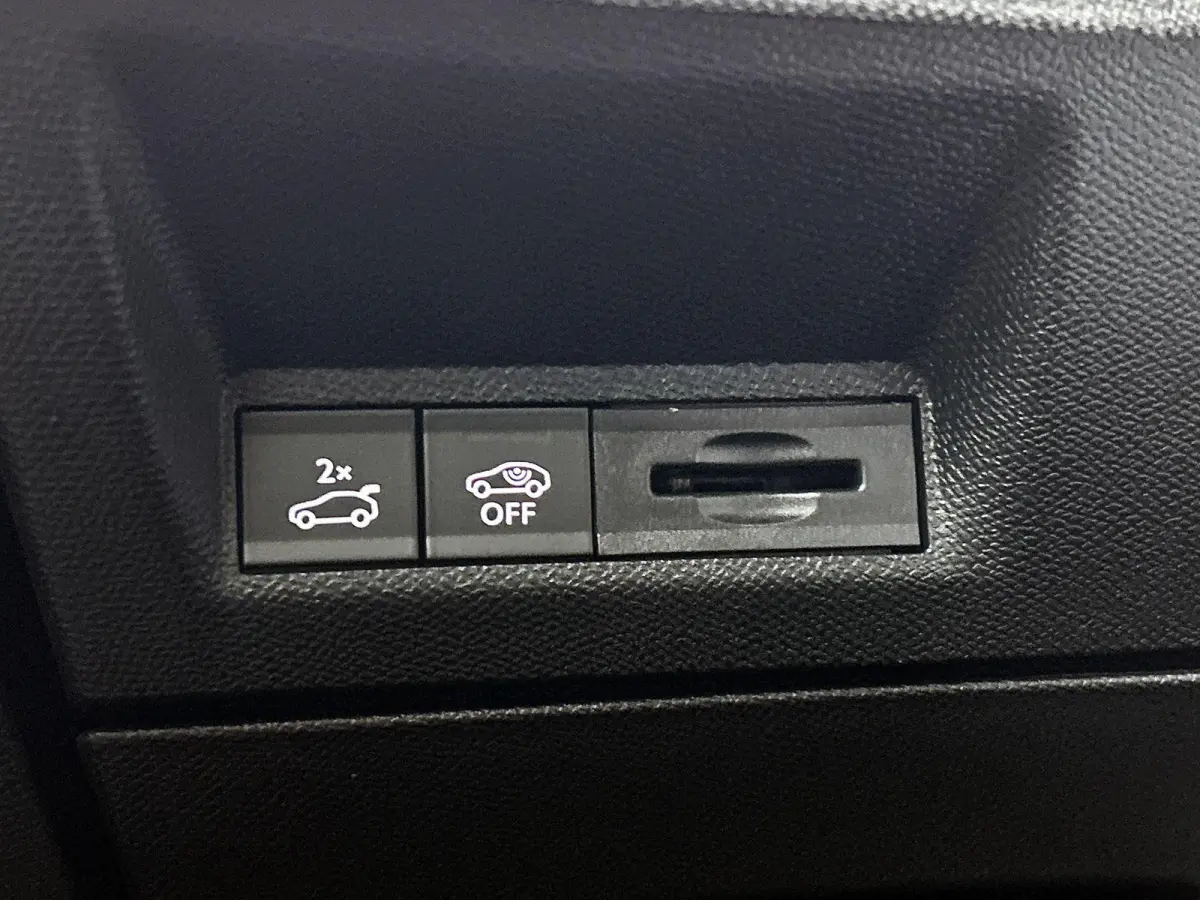 GT Avantage 73 kWh 210pk Automaat | 8 JAAR GARANTIE | Trekhaak | 360 Camera | Elektrische Achterklep | Alcantara Bekleding | Navigatie | Climate Control | Adaptieve Cruise Control | Full-LED