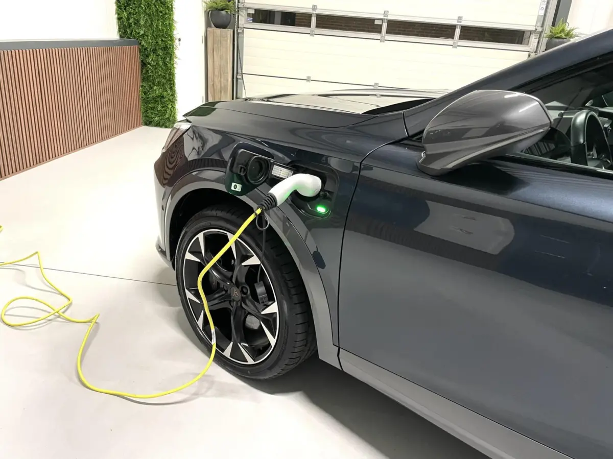 1.4 e-Hybrid VZ 245 PK/ Camera/ CarPlay/ 19''LMV/ Matrix LED