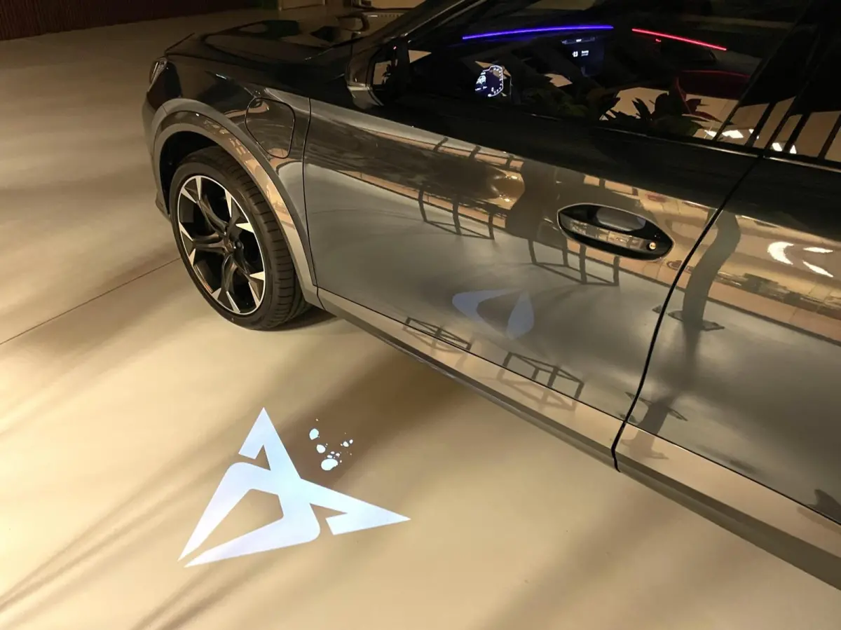 1.4 e-Hybrid VZ 245 PK/ Camera/ CarPlay/ 19''LMV/ Matrix LED