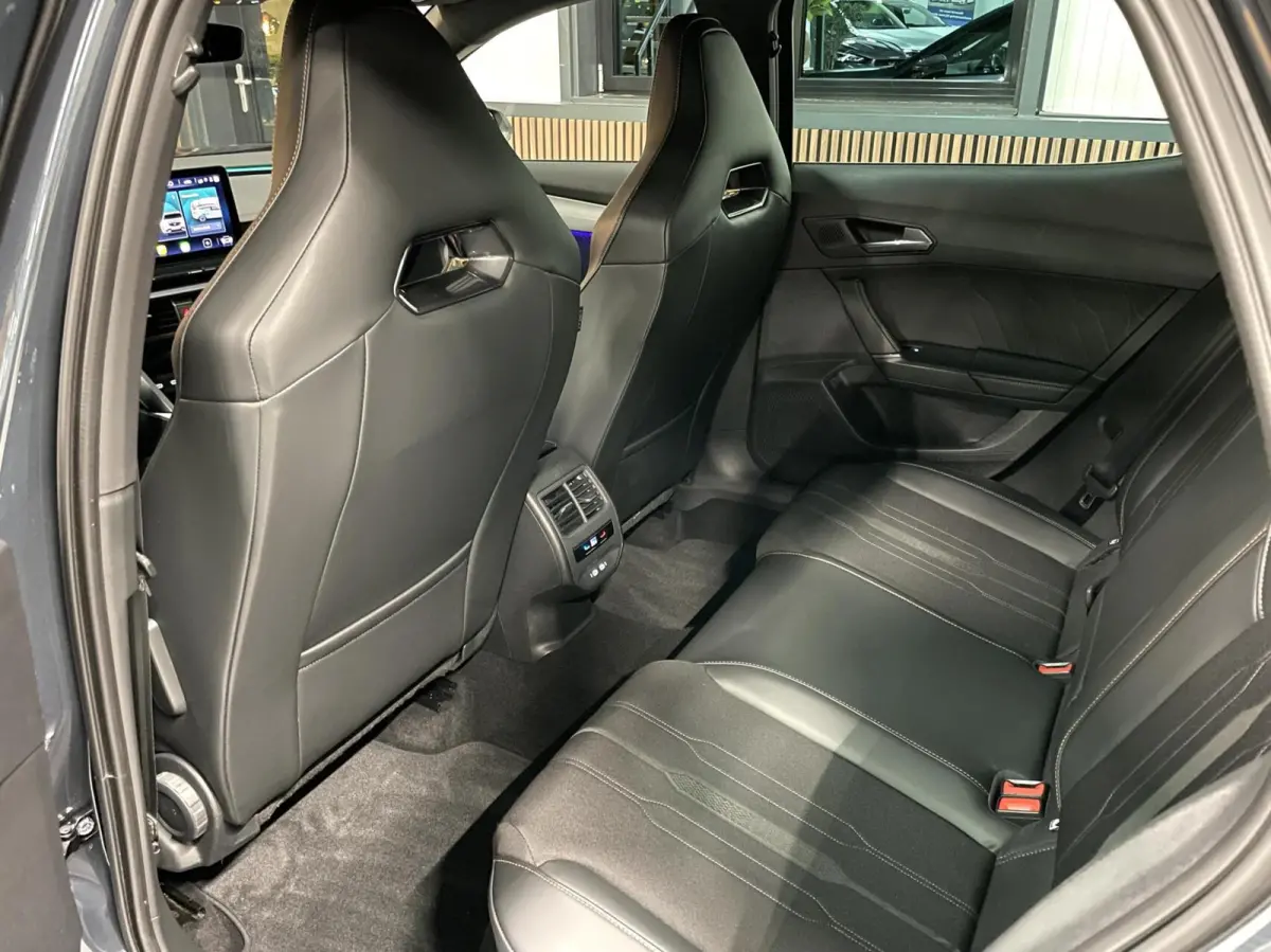 1.4 e-Hybrid VZ 245 PK/ Camera/ CarPlay/ 19''LMV/ Matrix LED