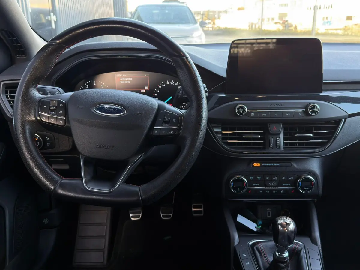 1.0 EcoBoost ST Line Business