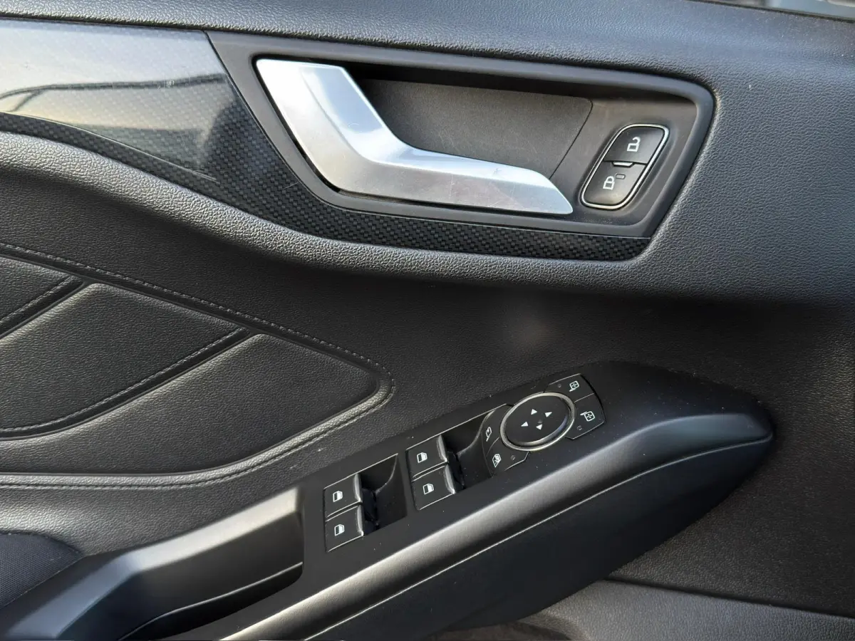 1.0 EcoBoost ST Line Business
