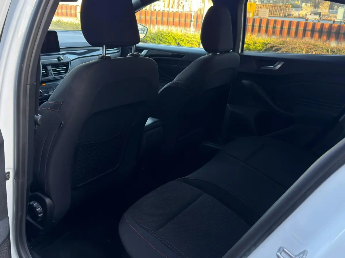 1.0 EcoBoost ST Line Business
