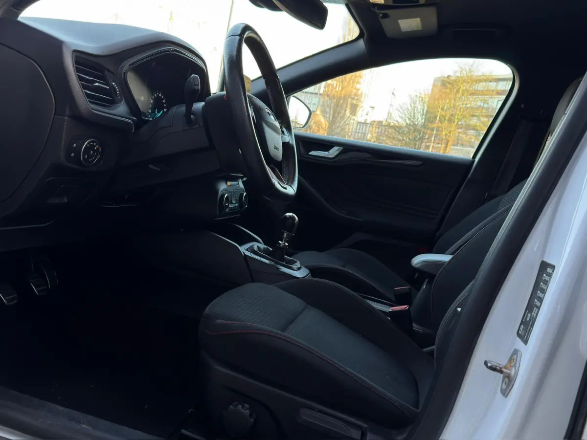 1.0 EcoBoost ST Line Business