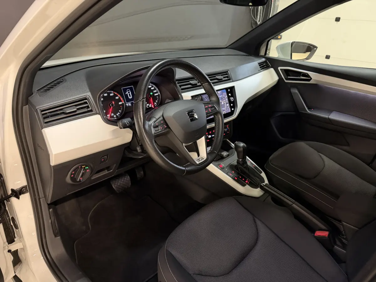 1.0 TSI Xcellence Business Intense | Camera | Sfeerverlichting | Stoelverwarming | Adaptive cruise | Carplay