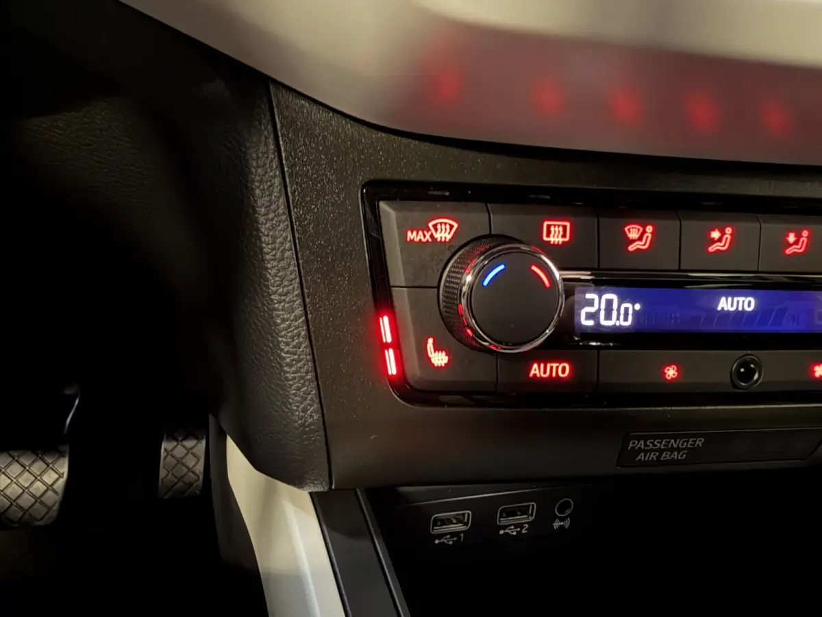 1.0 TSI Xcellence Business Intense | Camera | Sfeerverlichting | Stoelverwarming | Adaptive cruise | Carplay