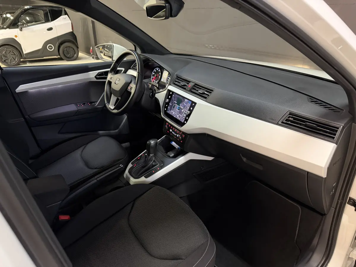 1.0 TSI Xcellence Business Intense | Camera | Sfeerverlichting | Stoelverwarming | Adaptive cruise | Carplay
