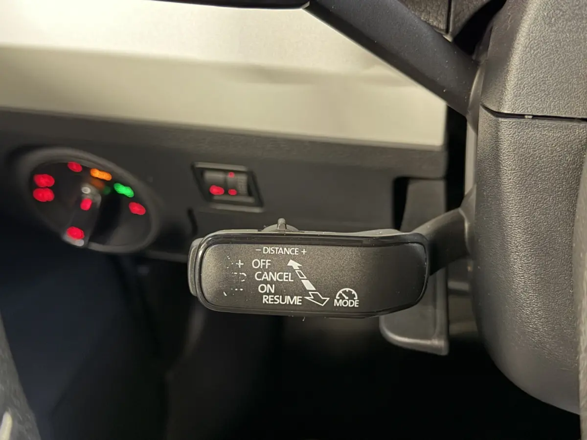 1.0 TSI Xcellence Business Intense | Camera | Sfeerverlichting | Stoelverwarming | Adaptive cruise | Carplay