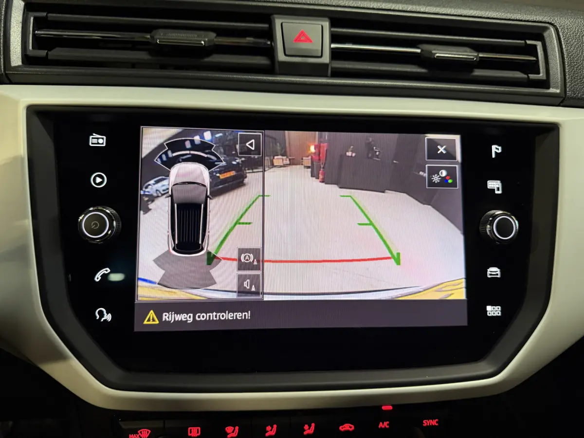 1.0 TSI Xcellence Business Intense | Camera | Sfeerverlichting | Stoelverwarming | Adaptive cruise | Carplay
