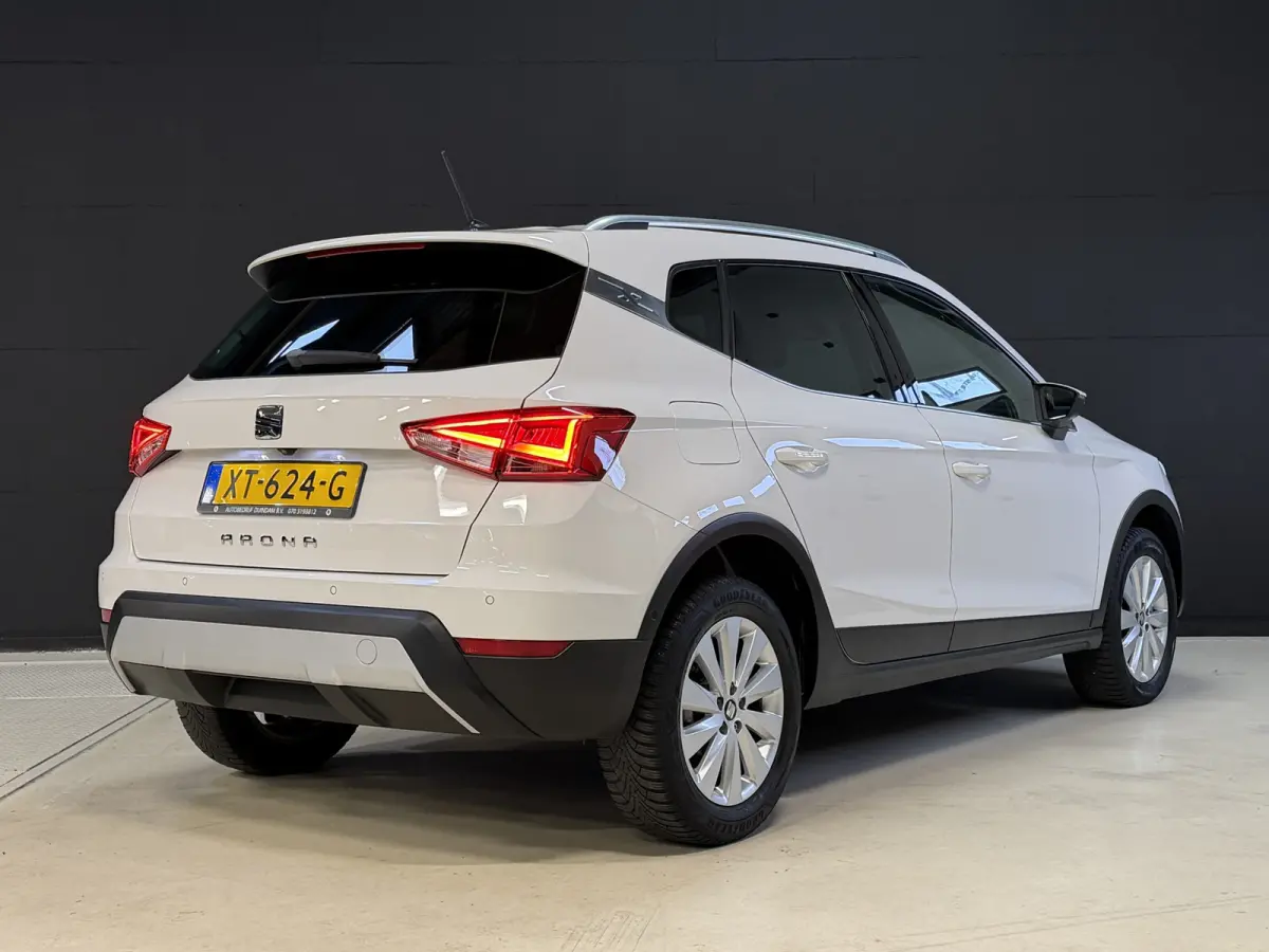 1.0 TSI Xcellence Business Intense | Camera | Sfeerverlichting | Stoelverwarming | Adaptive cruise | Carplay
