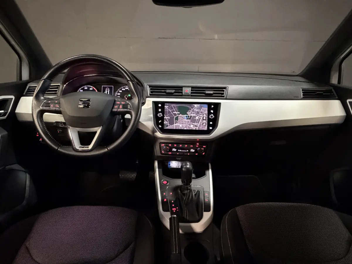 1.0 TSI Xcellence Business Intense | Camera | Sfeerverlichting | Stoelverwarming | Adaptive cruise | Carplay