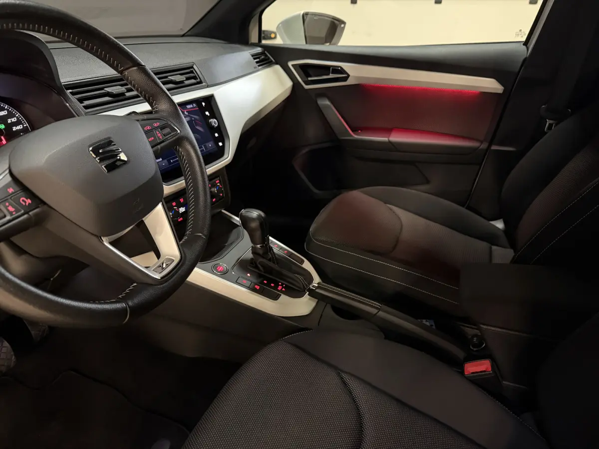 1.0 TSI Xcellence Business Intense | Camera | Sfeerverlichting | Stoelverwarming | Adaptive cruise | Carplay