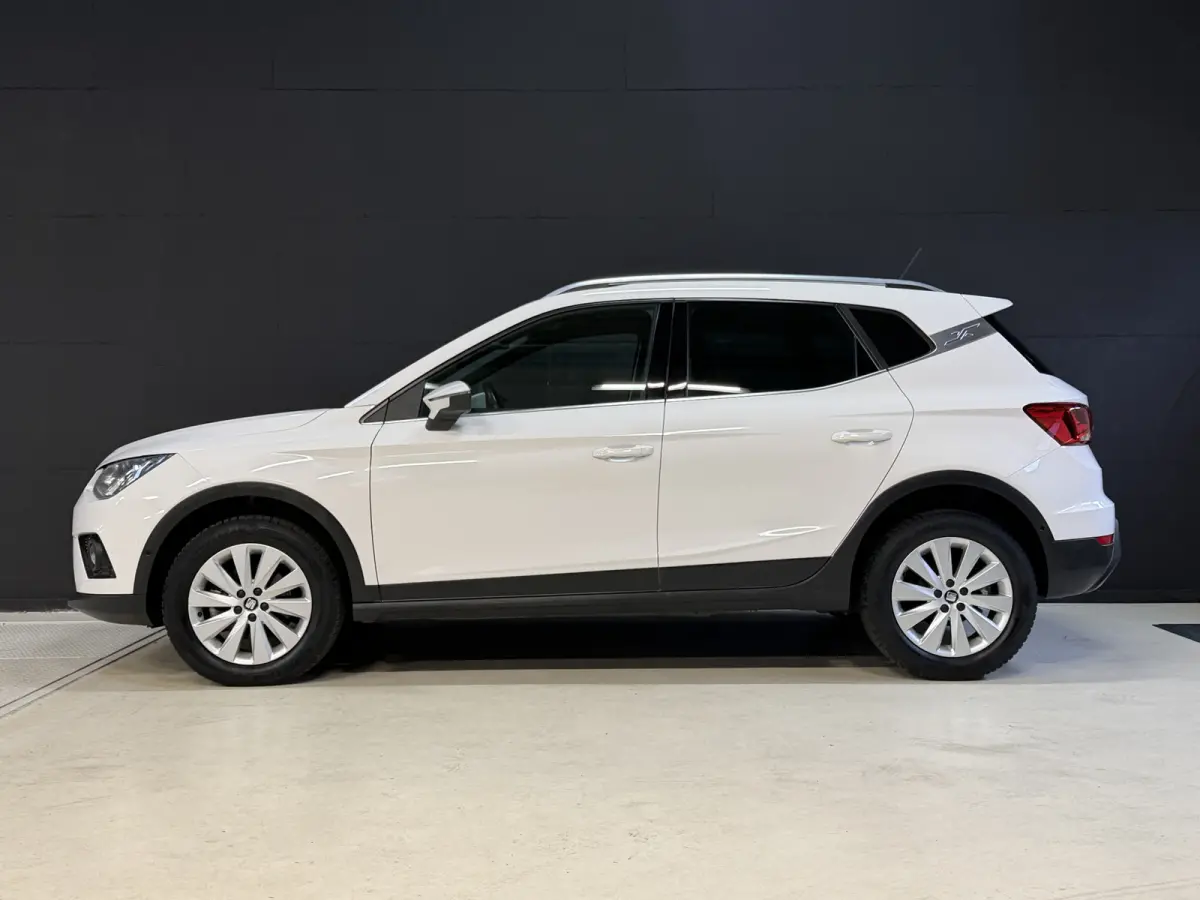 1.0 TSI Xcellence Business Intense | Camera | Sfeerverlichting | Stoelverwarming | Adaptive cruise | Carplay