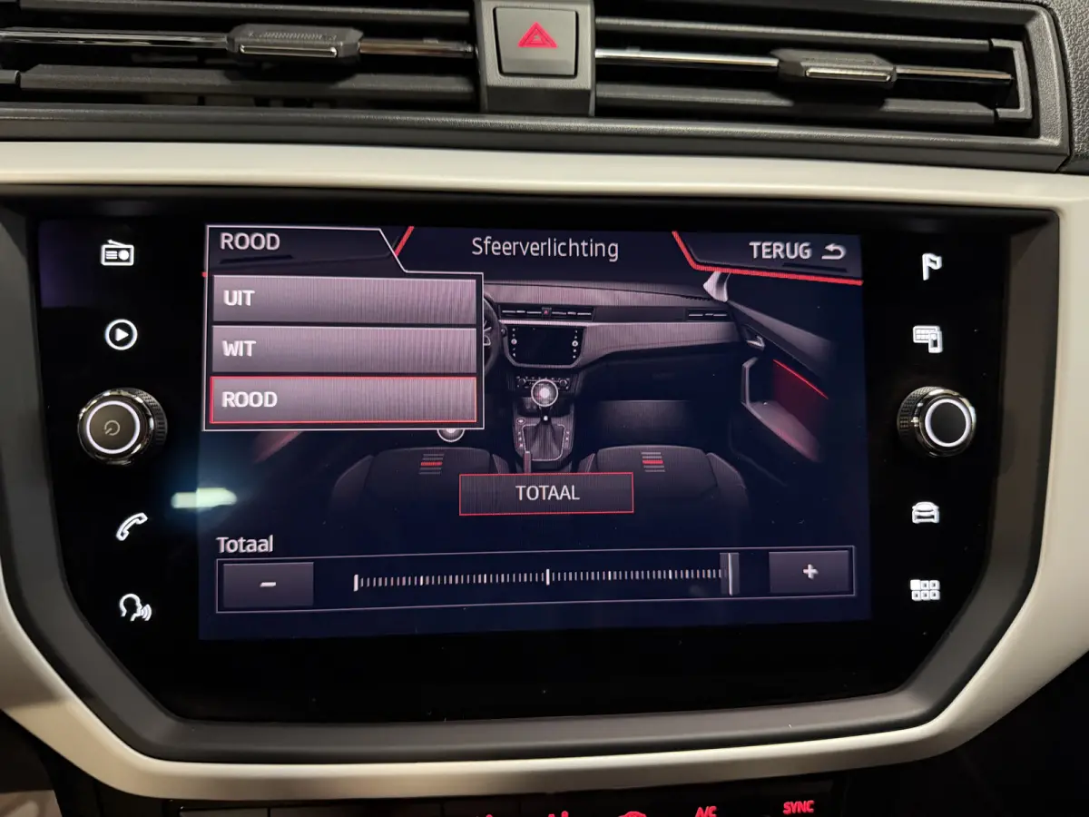 1.0 TSI Xcellence Business Intense | Camera | Sfeerverlichting | Stoelverwarming | Adaptive cruise | Carplay