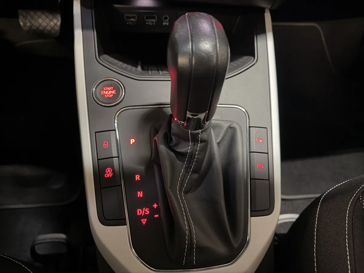 1.0 TSI Xcellence Business Intense | Camera | Sfeerverlichting | Stoelverwarming | Adaptive cruise | Carplay