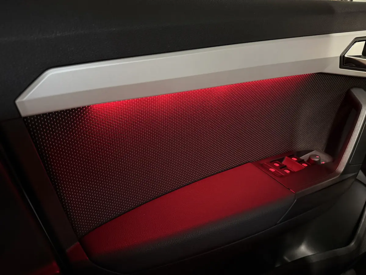 1.0 TSI Xcellence Business Intense | Camera | Sfeerverlichting | Stoelverwarming | Adaptive cruise | Carplay