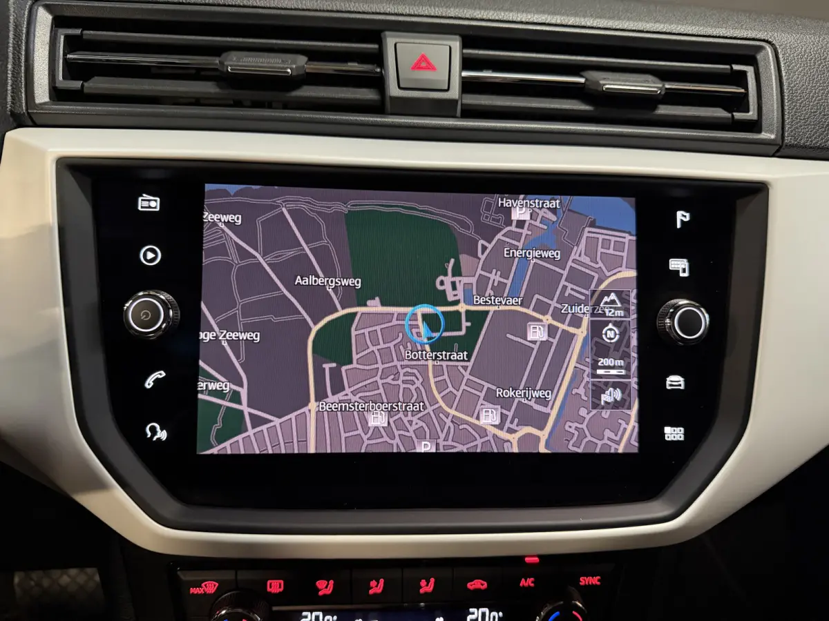 1.0 TSI Xcellence Business Intense | Camera | Sfeerverlichting | Stoelverwarming | Adaptive cruise | Carplay