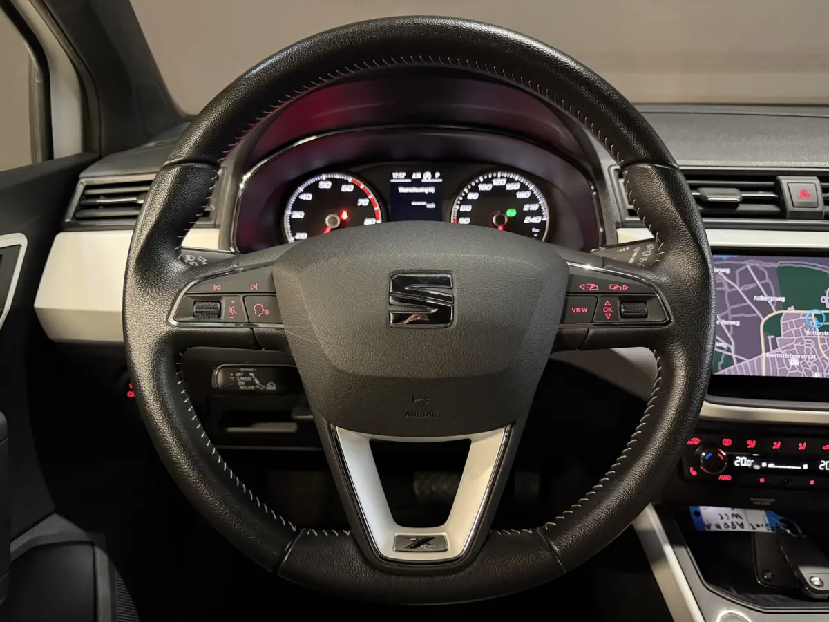 1.0 TSI Xcellence Business Intense | Camera | Sfeerverlichting | Stoelverwarming | Adaptive cruise | Carplay