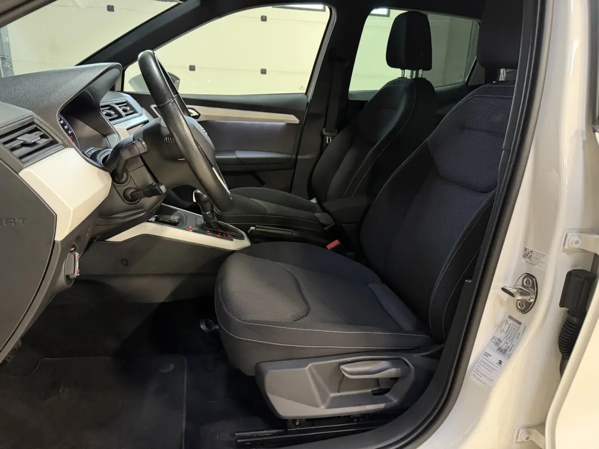 1.0 TSI Xcellence Business Intense | Camera | Sfeerverlichting | Stoelverwarming | Adaptive cruise | Carplay