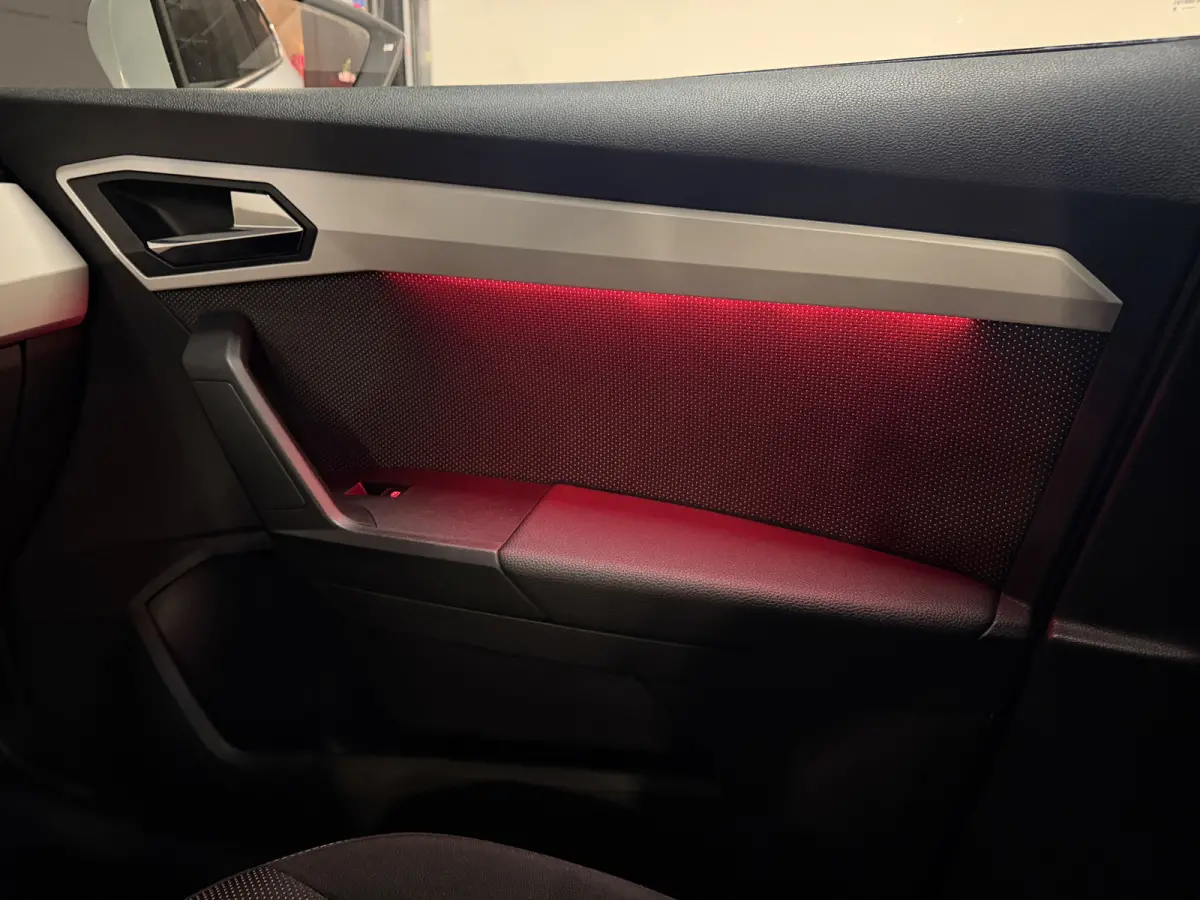 1.0 TSI Xcellence Business Intense | Camera | Sfeerverlichting | Stoelverwarming | Adaptive cruise | Carplay