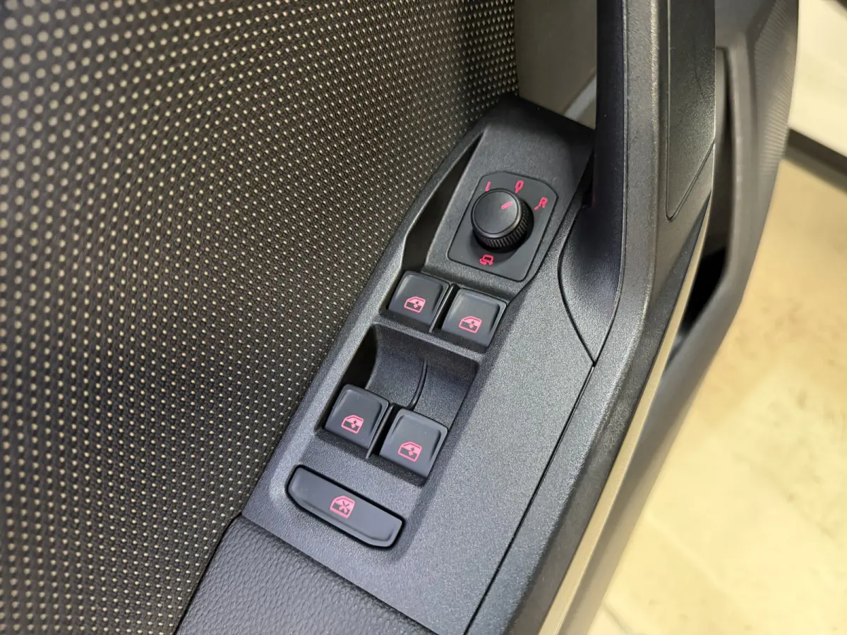 1.0 TSI Xcellence Business Intense | Camera | Sfeerverlichting | Stoelverwarming | Adaptive cruise | Carplay