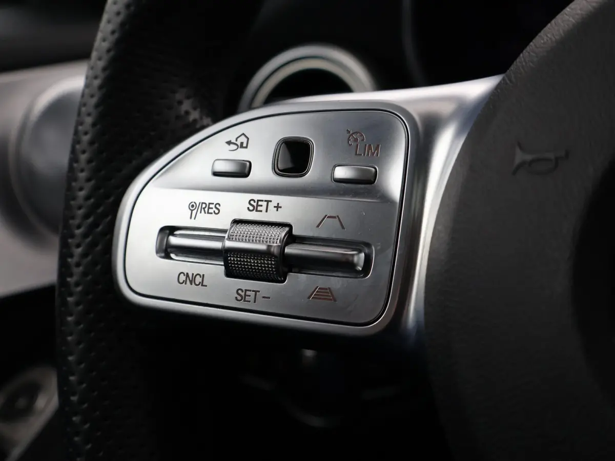 300e 320 PK PLUG-IN - AMG NIGHT + BURMESTER | LUCHTVERING | PANORAMA | DISTRONIC+ | SFEERVERL.
