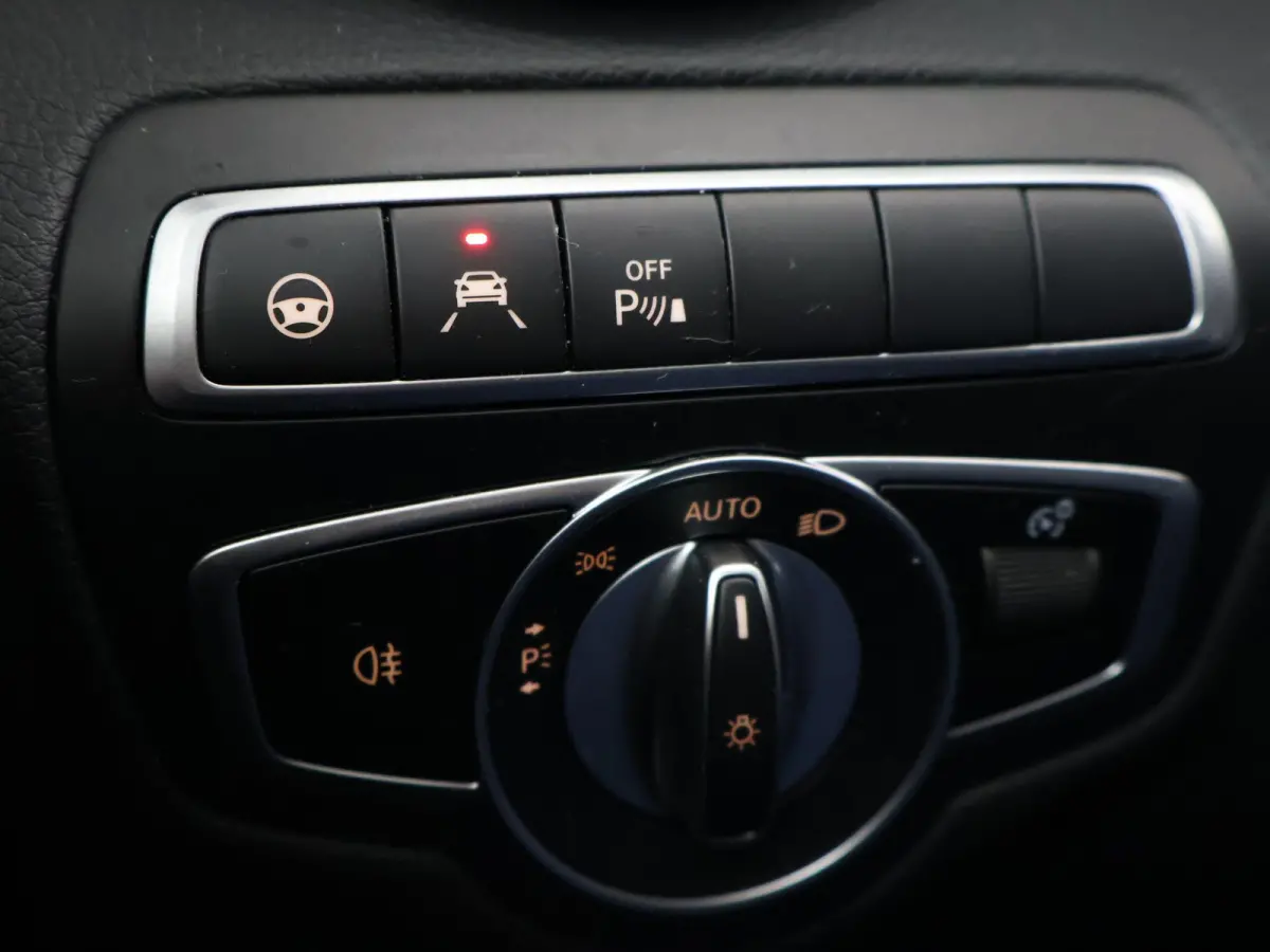 300e 320 PK PLUG-IN - AMG NIGHT + BURMESTER | LUCHTVERING | PANORAMA | DISTRONIC+ | SFEERVERL.