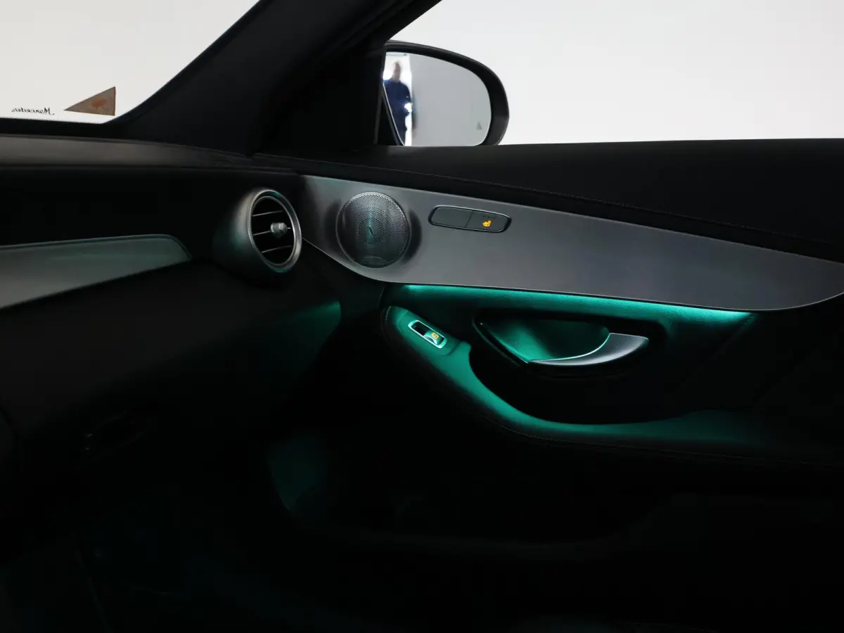 300e 320 PK PLUG-IN - AMG NIGHT + BURMESTER | LUCHTVERING | PANORAMA | DISTRONIC+ | SFEERVERL.