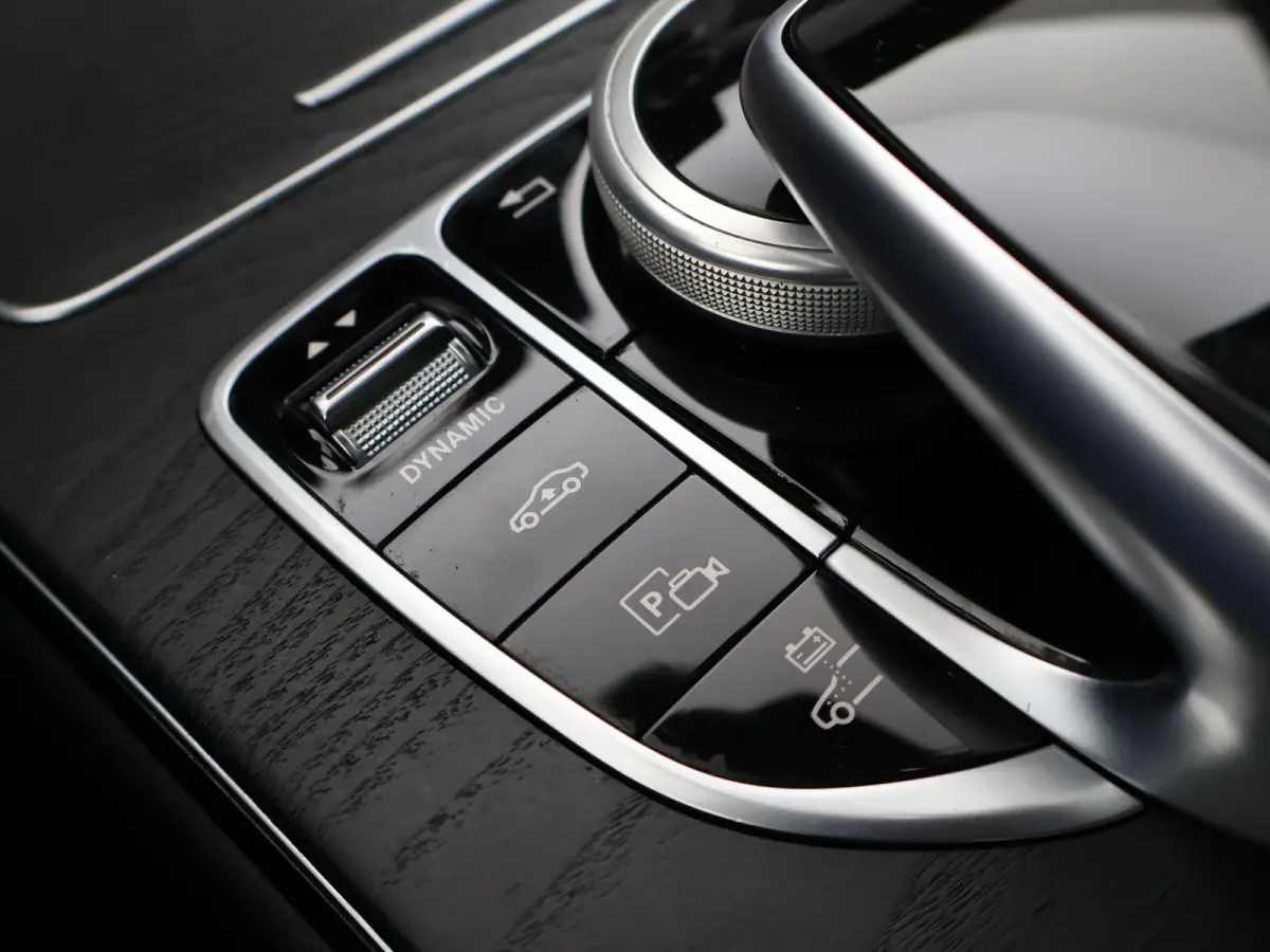 300e 320 PK PLUG-IN - AMG NIGHT + BURMESTER | LUCHTVERING | PANORAMA | DISTRONIC+ | SFEERVERL.