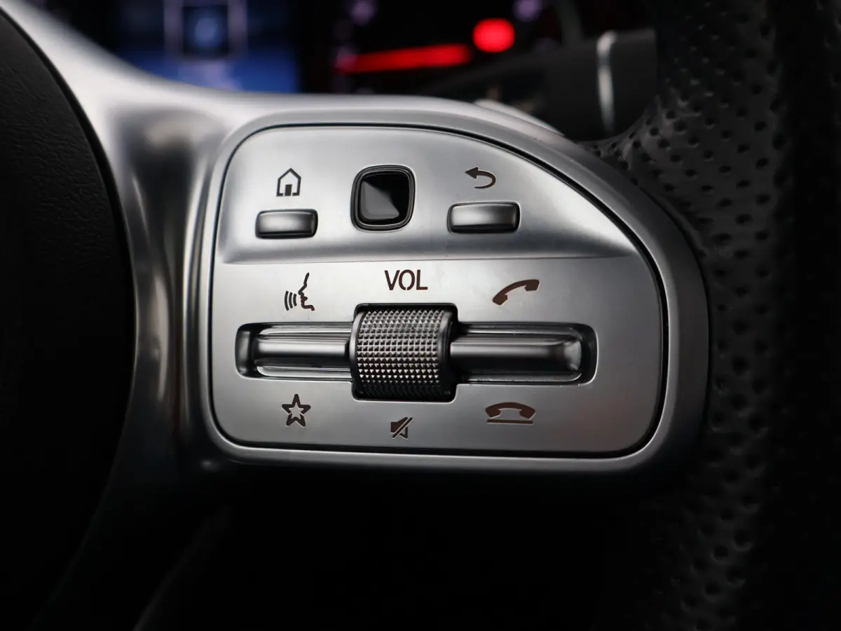 300e 320 PK PLUG-IN - AMG NIGHT + BURMESTER | LUCHTVERING | PANORAMA | DISTRONIC+ | SFEERVERL.