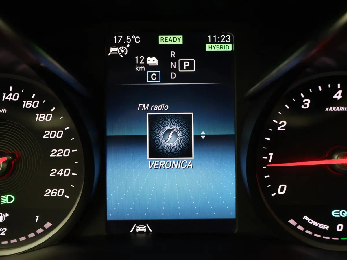 300e 320 PK PLUG-IN - AMG NIGHT + BURMESTER | LUCHTVERING | PANORAMA | DISTRONIC+ | SFEERVERL.