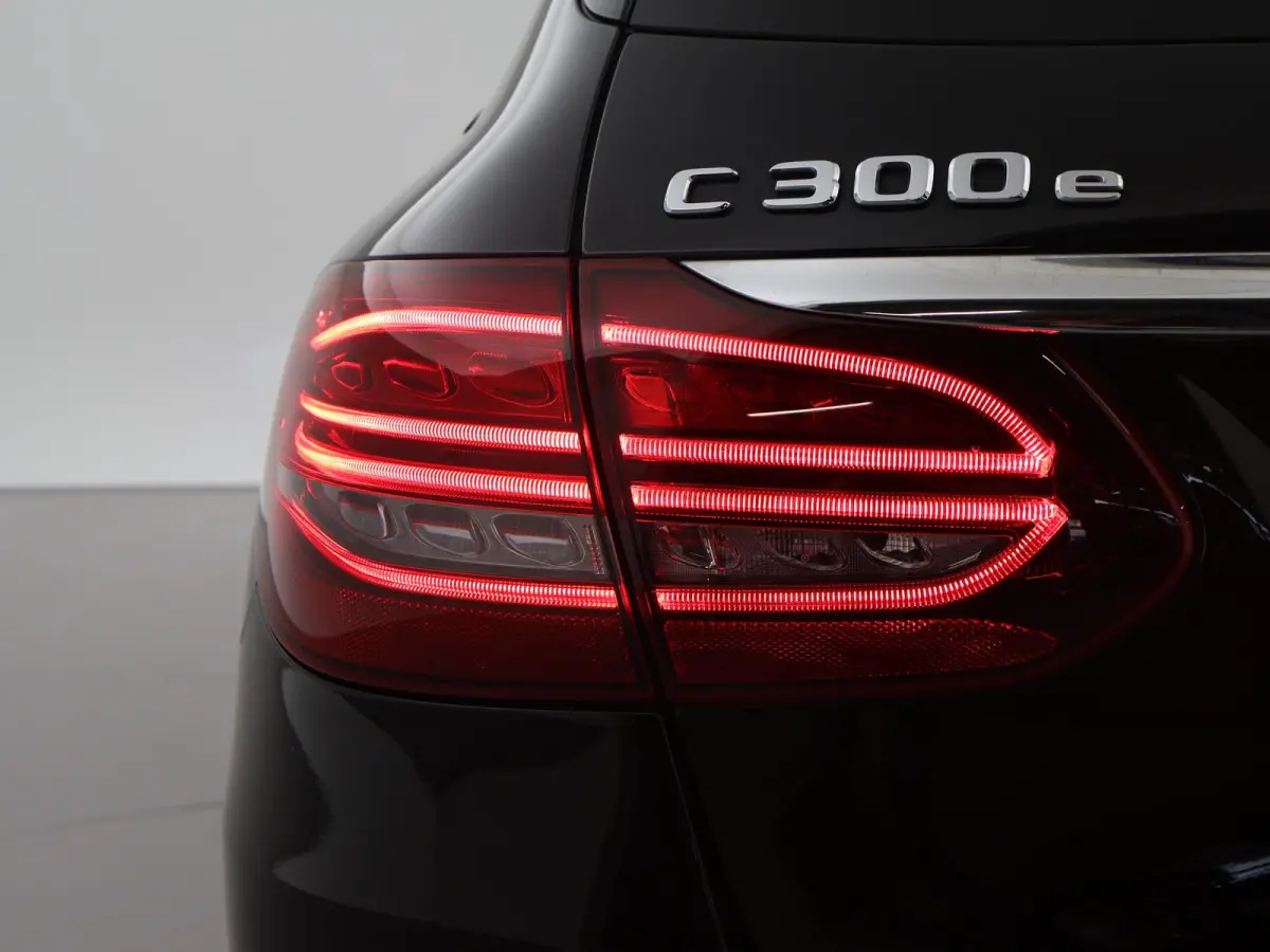 300e 320 PK PLUG-IN - AMG NIGHT + BURMESTER | LUCHTVERING | PANORAMA | DISTRONIC+ | SFEERVERL.