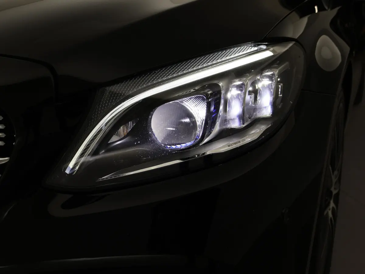300e 320 PK PLUG-IN - AMG NIGHT + BURMESTER | LUCHTVERING | PANORAMA | DISTRONIC+ | SFEERVERL.