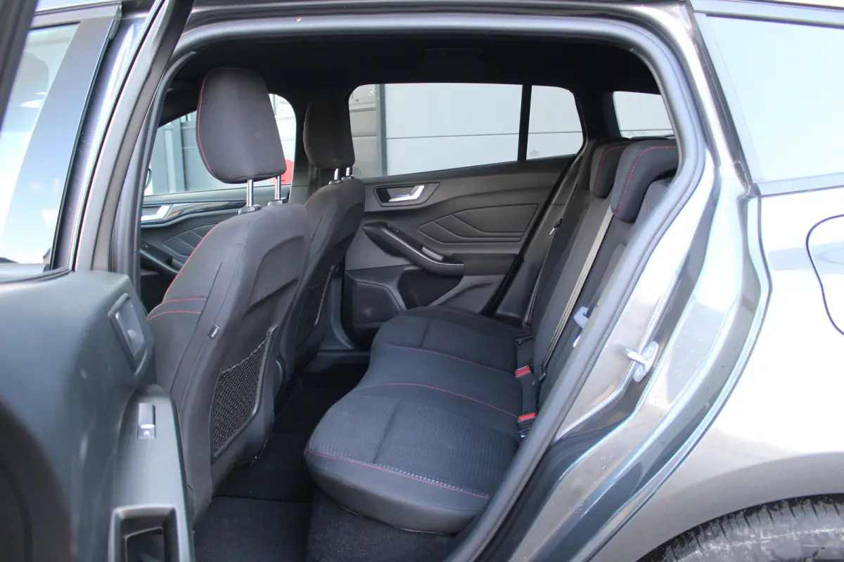 1.0 Hybrid ST Line 155 PK | 1500 KG Trekgew.| Winterpakket | Climate | Cruise | DAB | Keyless | LMV 17" | PDC V+A | Navi | 155 PK | 1500 KG Trekgew. | Winterpakket | Climate | Cruise | DAB |