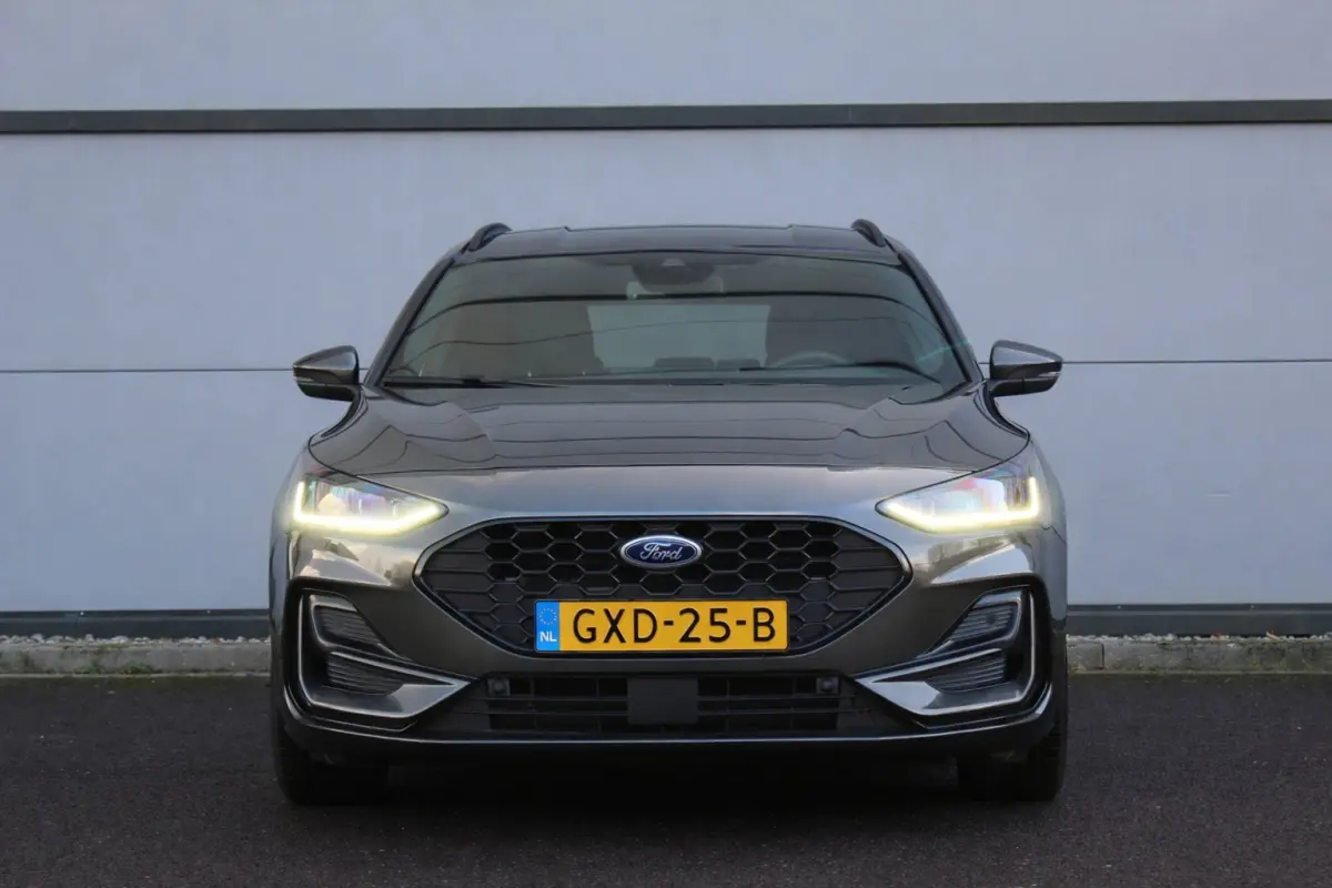 1.0 Hybrid ST Line 155 PK | 1500 KG Trekgew.| Winterpakket | Climate | Cruise | DAB | Keyless | LMV 17" | PDC V+A | Navi | 155 PK | 1500 KG Trekgew. | Winterpakket | Climate | Cruise | DAB |