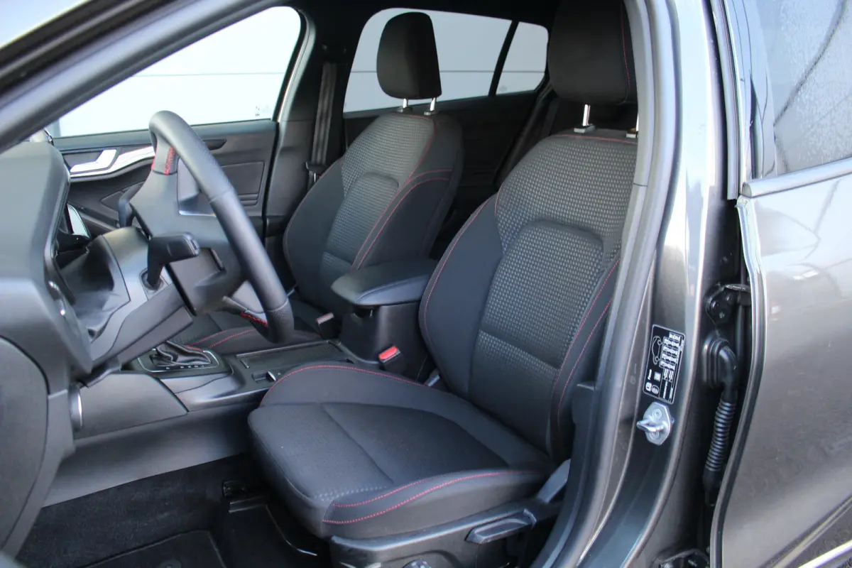1.0 Hybrid ST Line 155 PK | 1500 KG Trekgew.| Winterpakket | Climate | Cruise | DAB | Keyless | LMV 17" | PDC V+A | Navi | 155 PK | 1500 KG Trekgew. | Winterpakket | Climate | Cruise | DAB |