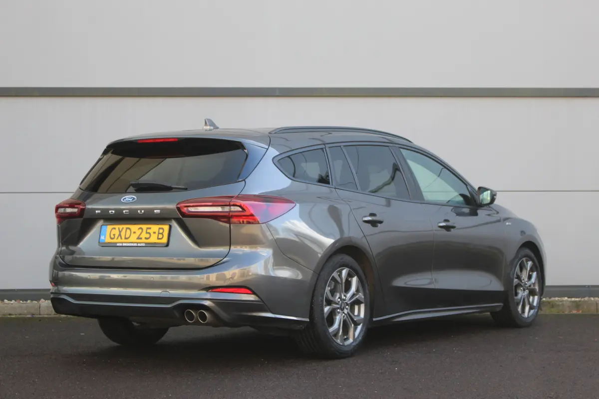 1.0 Hybrid ST Line 155 PK | 1500 KG Trekgew.| Winterpakket | Climate | Cruise | DAB | Keyless | LMV 17" | PDC V+A | Navi | 155 PK | 1500 KG Trekgew. | Winterpakket | Climate | Cruise | DAB |