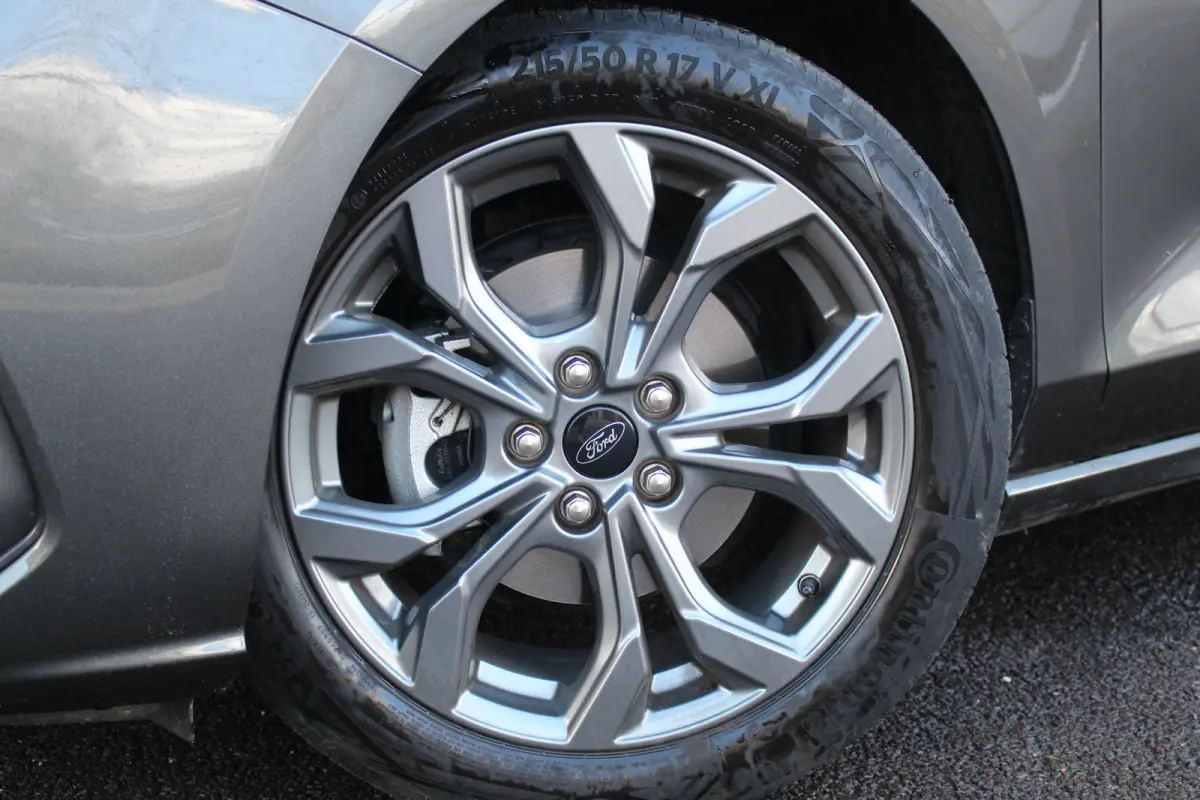 1.0 Hybrid ST Line 155 PK | 1500 KG Trekgew.| Winterpakket | Climate | Cruise | DAB | Keyless | LMV 17" | PDC V+A | Navi | 155 PK | 1500 KG Trekgew. | Winterpakket | Climate | Cruise | DAB |