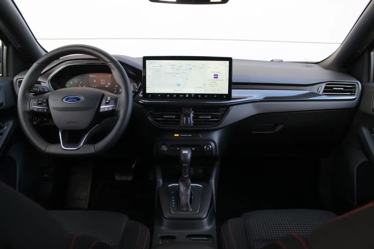 1.0 Hybrid ST Line 155 PK | 1500 KG Trekgew.| Winterpakket | Climate | Cruise | DAB | Keyless | LMV 17" | PDC V+A | Navi | 155 PK | 1500 KG Trekgew. | Winterpakket | Climate | Cruise | DAB |