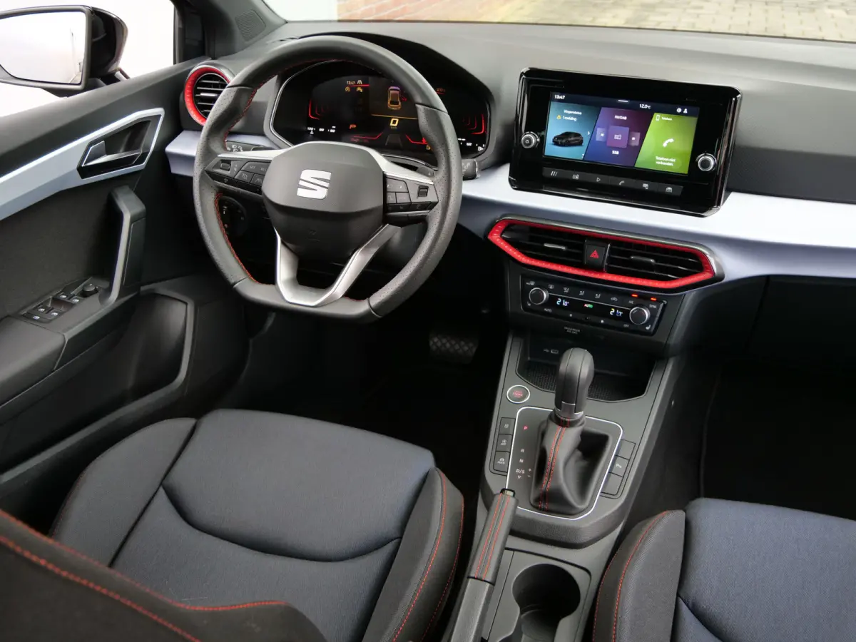 1.0 TSI FR 115 Pk Automaat DAB / Apple Carplay / Camera / 18 inch / Stoelverwarming