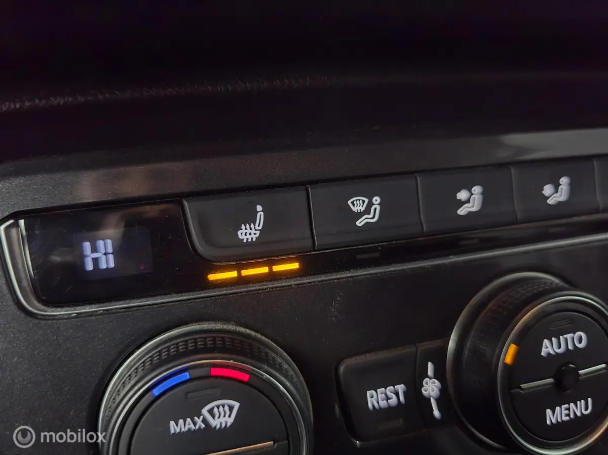 1.4 TSI ACT Business R/ Acc/ Carplay / Led